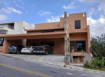 Casa · 830m² · 4 Recámaras · 4 Estacionamientos · Residencia de Lujo en Sierra Alta 8 Sector