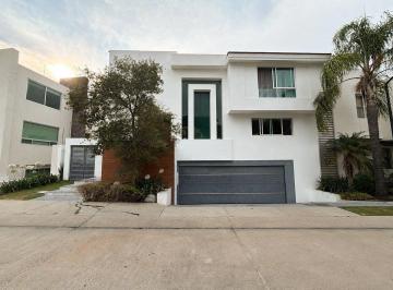 Casa de 3 habitaciones, Zapopan · Casa en Venta en Puerta del Bosque | 3 Recámaras + 3 Baños + Aire Acondicionado