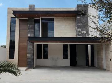 Casa · 320m² · 4 Recámaras · 3 Estacionamientos · Casa en Fraccionamiento Rincón de Alcántara