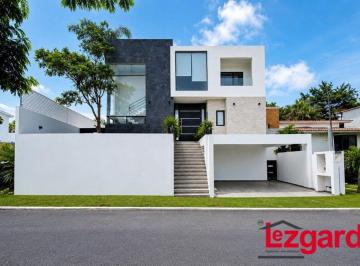 Casa de 4 habitaciones, Atlatlahucan · En Venta Casa Seminueva en Lomas de Cocoyoc