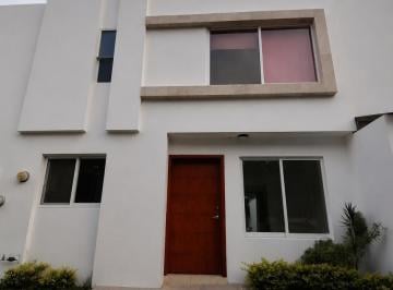 Casa · 118m² · 3 Recámaras · 2 Estacionamientos · Casa en Coto con Alberca en Bosques de Santa Anita con 3 Recámaras