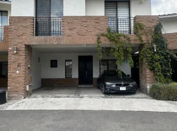 Casa en condominio de 4 habitaciones, Querétaro · Casa en Renta en Triana Juriquilla + 3 Recámaras + Jardín Gigante + Amenidades Frente a La Casa