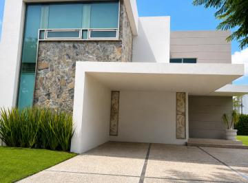 Casa de 4 habitaciones, Querétaro · Casa con 700 m² de Superficie de Terreno, 4 Recámaras en Venta y Renta en El Campanario