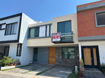 Casa en condominio de 3 habitaciones, Tlajomulco de Zúñiga · Casa en Venta en Bosque Real | 3 Recámaras, Jardín y Casa Club