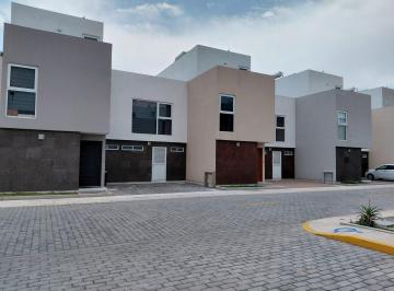 Casa en condominio · 197m² · 3 Recámaras · 2 Estacionamientos · Casa Nueva en Venta en Metepec con 3 Recamaras y Roof Garden