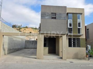 Casa en condominio · 203m² · 4 Recámaras · 2 Estacionamientos · Casa en Renta en Fracc Altitud 52 (Cerca de Plaza de Macroplaza)