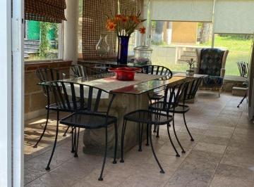 Casa de 4 habitaciones, Cuernavaca · Casa con 1000 m² Superficie de Terreno, 4 Recámaras en Venta en Lomas de Cortes