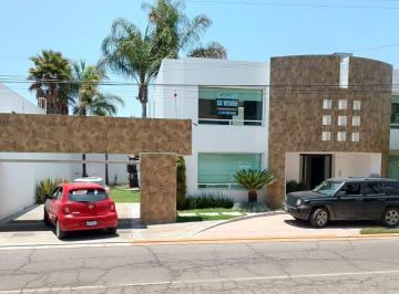 Casa de 4 habitaciones, Pachuca · Casa en Venta en Residencial Club de Golf