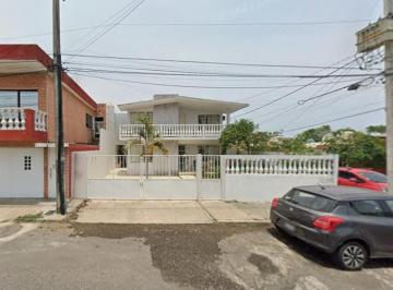 Casa de 4 habitaciones, Veracruz · Casa en Venta con Excelente Precio, Col Pinos, Veracruz