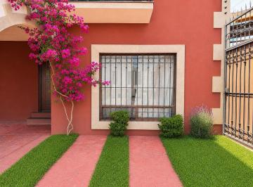 4312d00f147b09a7761d86a9970923eb6c3cb3f3fd80c62a1f20e1475136cc4f · Casa en Venta con Alberca