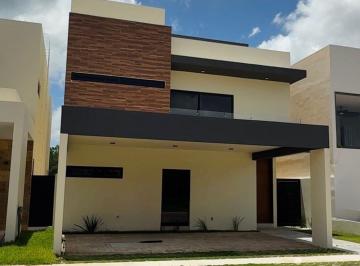 Casa · 431m² · 4 Recámaras · 3 Estacionamientos · Casa con 4 Recámaras en Venta en Via Cumbres Av Huayacan Cancún