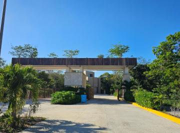 Casa · 219m² · 3 Recámaras · 2 Estacionamientos · Casa de Lujo de Dos Niveles + Rooftop en Tulum - Luxury Two - Story House With Rooftop in Tulum