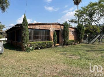 Casa · 195m² · 2 Recámaras · 4 Estacionamientos · Casa de un Nivel en Ahuatepec en Cuernavaca