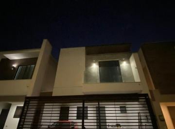 Casa de 3 habitaciones, García · Casa con 3 Recámaras en Venta, 150 m² Superficie de Terreno, Altrysa Residencial