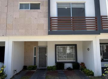 Casa · 145m² · 4 Recámaras · 2 Estacionamientos · Casa en Renta en Trento Residencial