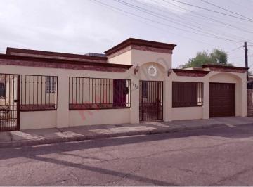 N/A · Casa Amueblada en Colonia Carbajal con Cochera Techada