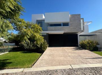 Casa en condominio de 3 habitaciones, Querétaro · Preciosa Casa Frente a Parque en El Campanario