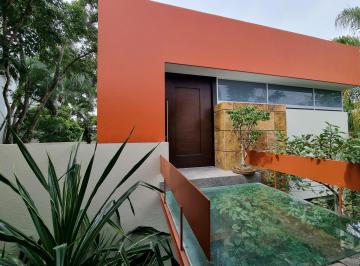 Casa · 900m² · 5 Recámaras · 3 Estacionamientos · Casa en Venta en Tabachines