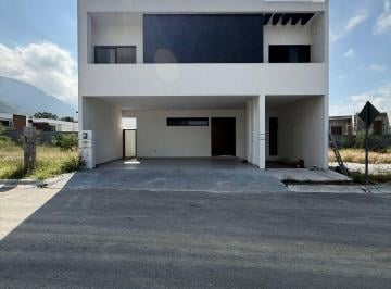 Casa · 402m² · 4 Recámaras · 2 Estacionamientos · Casa en Zona del Uro