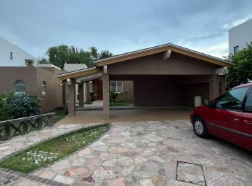 Casa · 650m² · 3 Recámaras · 4 Estacionamientos · Casa en Renta – Club de Golf La Hacienda, León, Gto.