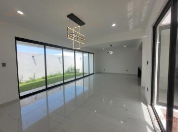 Casa · 320m² · 3 Recámaras · 3 Estacionamientos · Casa con Roof Garden | Lomas del Dorado
