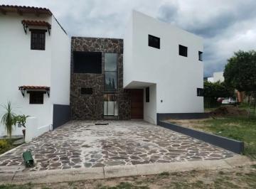Casa de 3 habitaciones, Tlajomulco de Zúñiga · Lujosa Residencia Nueva por El Tec de Monterrey del Sur $7,500,000