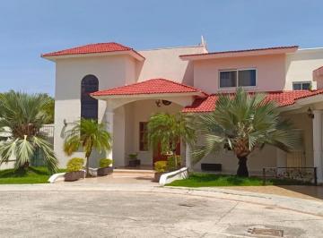Casa · 540m² · 4 Recámaras · 3 Estacionamientos · Casa en Venta en El Table