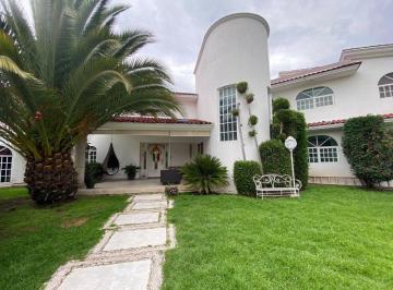 Casa · 720m² · 4 Recámaras · Casa en Venta en Metepec, Campestre del Virrey