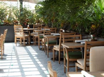 Local comercial · 300m² · Traspaso Preciosa Terraza en La Roma, Techo Descapotable, Pisos de Madera.