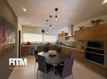 Casa · 366m² · 4 Recámaras · 2 Estacionamientos · Casa en Venta en Pedregal II
