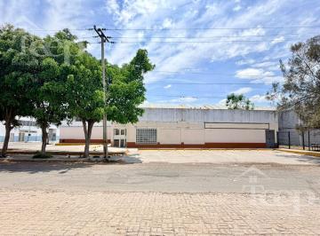 Oficina · 740m² · 14 Estacionamientos · Bodega en Renta