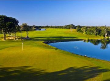 4b24f009a4f70e3fc871baab0ce9ce95d8b5bab23c6fe65e4535b5c6518686a7 · Terreno en Venta en Yucatán Country Club, Privada Xpokin.