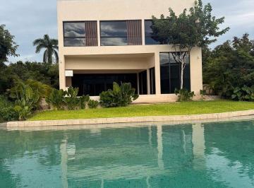 0abd8cae96b53813040782e421617fdd54f880e69f6ab1dc88b1f5c9c9aa9afe · Yucatán Country Club, Amplia Iluminada, Al Borde del Gran Lago.