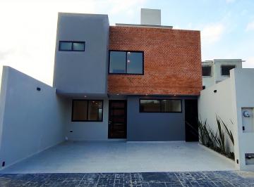 FACHADA · Moderna y Funcional Casa