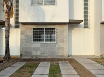 Casa de 2 habitaciones, Corregidora · Casa con 2 Recámaras y 99 m² Superficie de Terreno en Venta, Paseos del Bosque