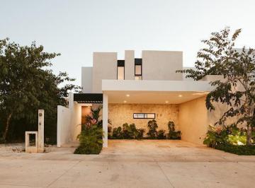 Casa · 280m² · 3 Recámaras · 2 Estacionamientos · Casa en Cholul