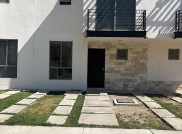 Casa de 3 habitaciones, León · Casa en Renta en Closter en Zona Sur en Alba Residencial