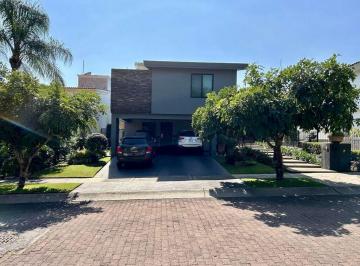 Casa en condominio · 480m² · 3 Recámaras · 4 Estacionamientos · Casa en Azaleas Bugambilias