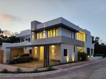 Casa · 359m² · 3 Estacionamientos · Casa en Lagos del Sol, Cancun, Quintana Roo.