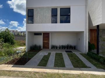 Casa de 2 habitaciones, Zapopan · Casa Tipo Loft en Nextipac | Alberca Privada | 2 Rec