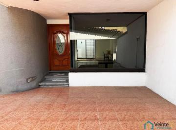 Casa · 218m² · 3 Recámaras · 3 Estacionamientos · Casa en Venta en Camino Real con Excelente Ubicación