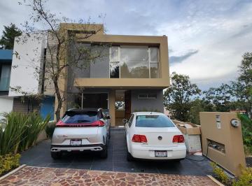 Casa · 265m² · 4 Recámaras · 2 Estacionamientos · Casa en Venta Altozano Fraccionamiento Privado