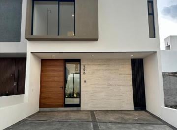 Casa · 130m² · 3 Recámaras · 2 Estacionamientos · Casa en Venta en Cañadas, Tres Marías Zona de Hospitales Imss, Issste y General