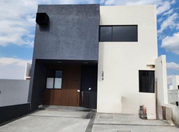 Casa · 140m² · 3 Recámaras · 2 Estacionamientos · Casa en Venta Cañadas Tres Marías con Lago, Canchas Multideportivas