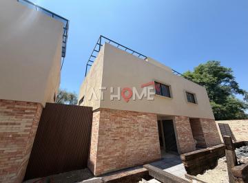 Casa de 3 habitaciones, Cuautlancingo · Casa Residencial en Venta Atrás de Plaza San Diego | Roof Garden y Diseño Contemporáneo