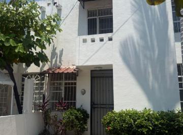 Casa de 3 habitaciones, Puerto Vallarta · Casa en Renta a un Lado de Macroplaza Puerto Vallarta