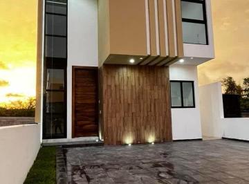 Casa · 176m² · 4 Recámaras · 2 Estacionamientos · Casa en Renta en Sonterra I