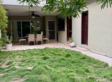 Casa de 4 habitaciones, Mérida · Casa en Venta, Fracc. Villas del Sol, Media Cuadra de La Calle 60, Mérida Yucatán