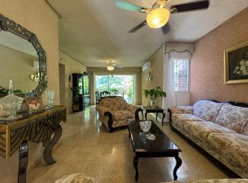 Casa de 4 habitaciones, Mérida · Casa en Venta, Fracc. Villas del Sol, Media Cuadra de La Calle 60, Mérida Yucatán