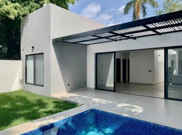 Casa · 240m² · 4 Recámaras · 3 Estacionamientos · Casa de 1 Nivel en Centro de Jiutepec, Morelos